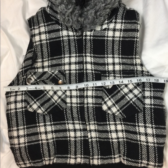 🎈 Wet Seal vest with hood🎈 - Picture 4 of 5